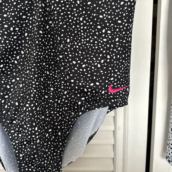 Nike Rash Guard - Picture 2 of 4